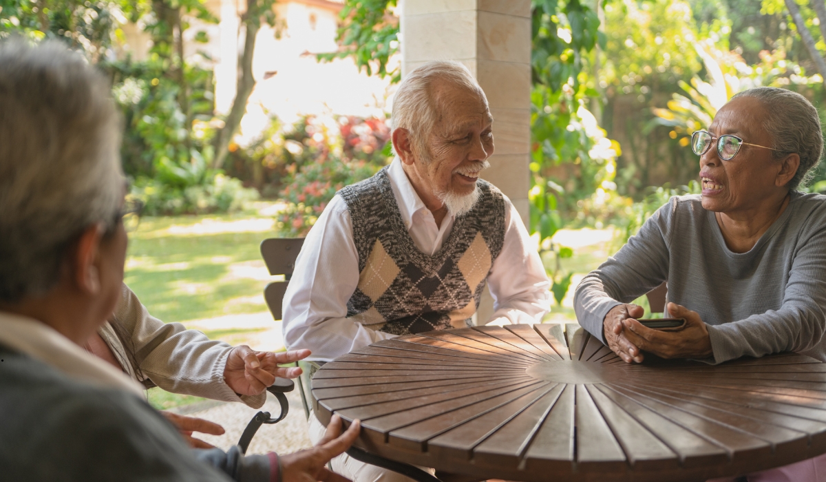 صورة توضح مقدمة عن دار المسنين حيث يحصل كبار السن على رعاية طبية واجتماعية في بيئة آمنة ودافئة