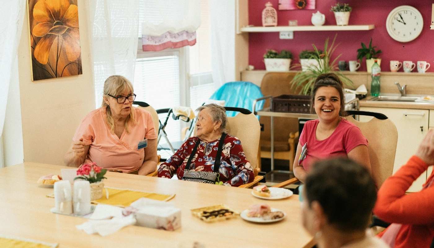 التغذية السليمة لكبار السن في دار مسنين تقديم وجبات صحية متوازنة لكبار السن داخل دار مسنين مع متابعة أخصائي تغذية.