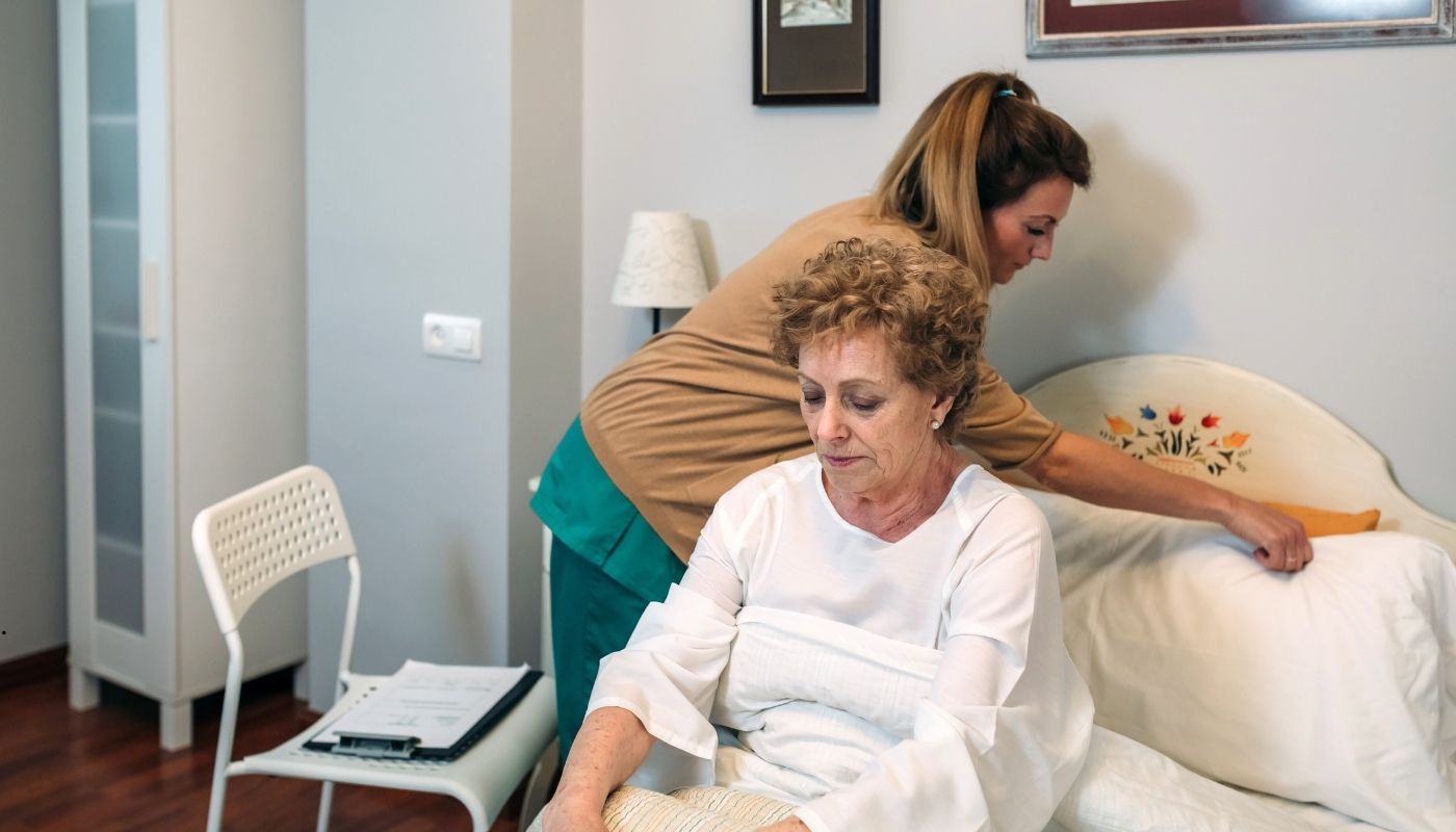 كبار السن يستمتعون بالرعاية الفاخرة والاهتمام الطبي في دار مسنين حدائق حلوان، مع بيئة آمنة ومريحة على كورنيش النيل