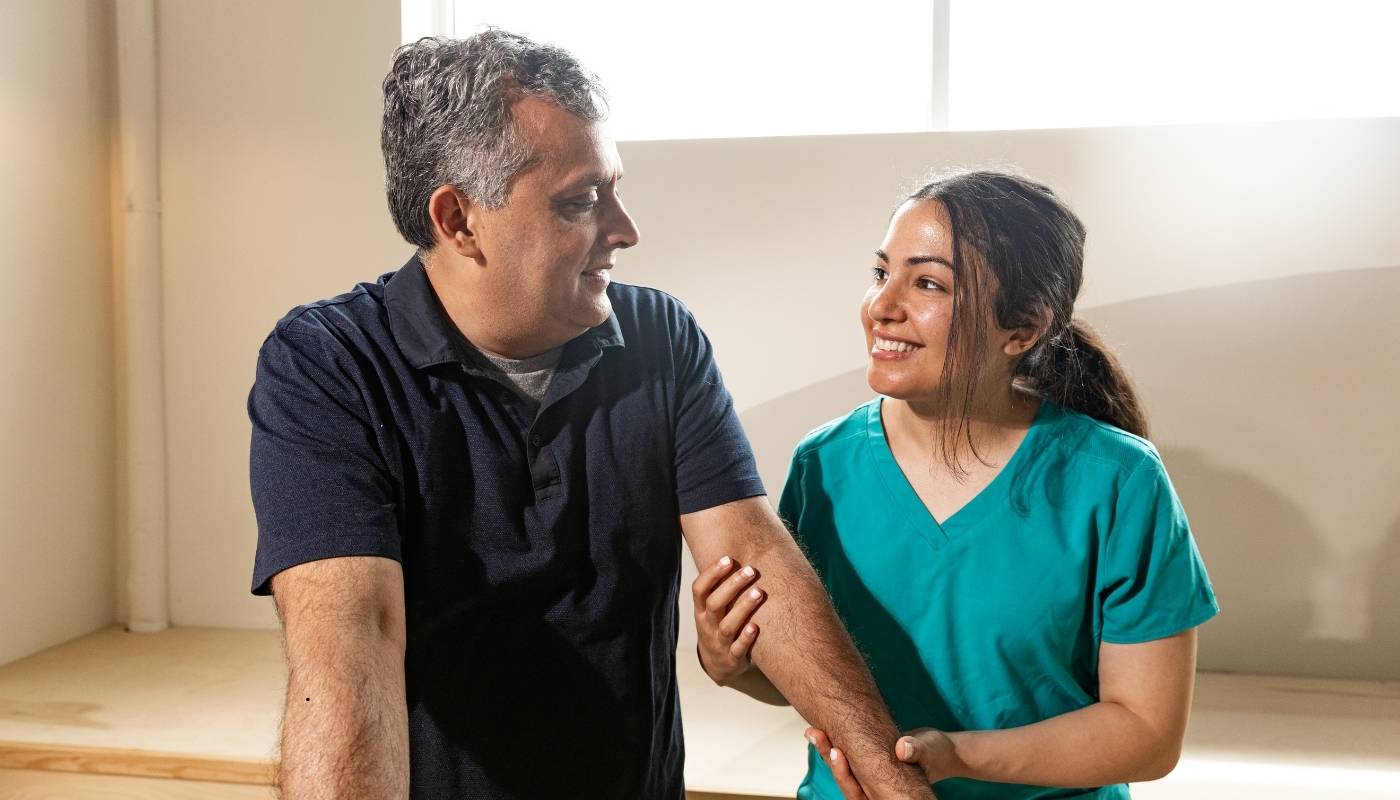 غرفة مريحة ومجهزة لرعاية كبار السن في أفضل دار مسنين على كورنيش النيل