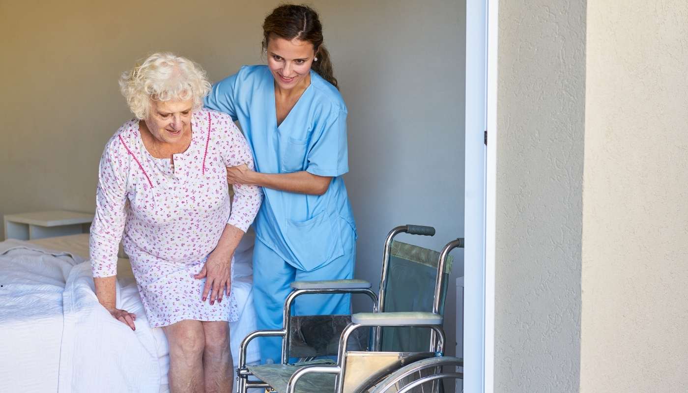 مقدمة: لماذا تُعد الرعاية الطبية اليومية ضرورة لكبار السن