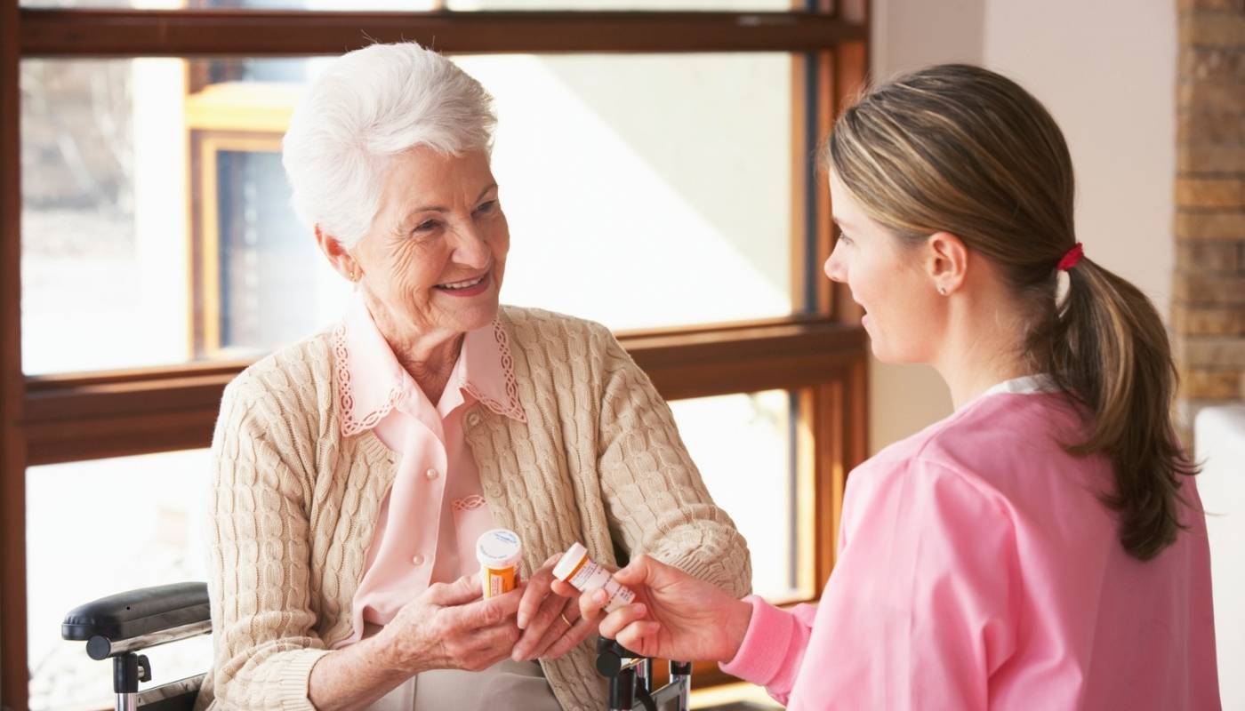 واجهة دار مسنين في القاهرة تعكس بيئة آمنة ورعاية متكاملة لكبار السن بمعايير جودة عالية