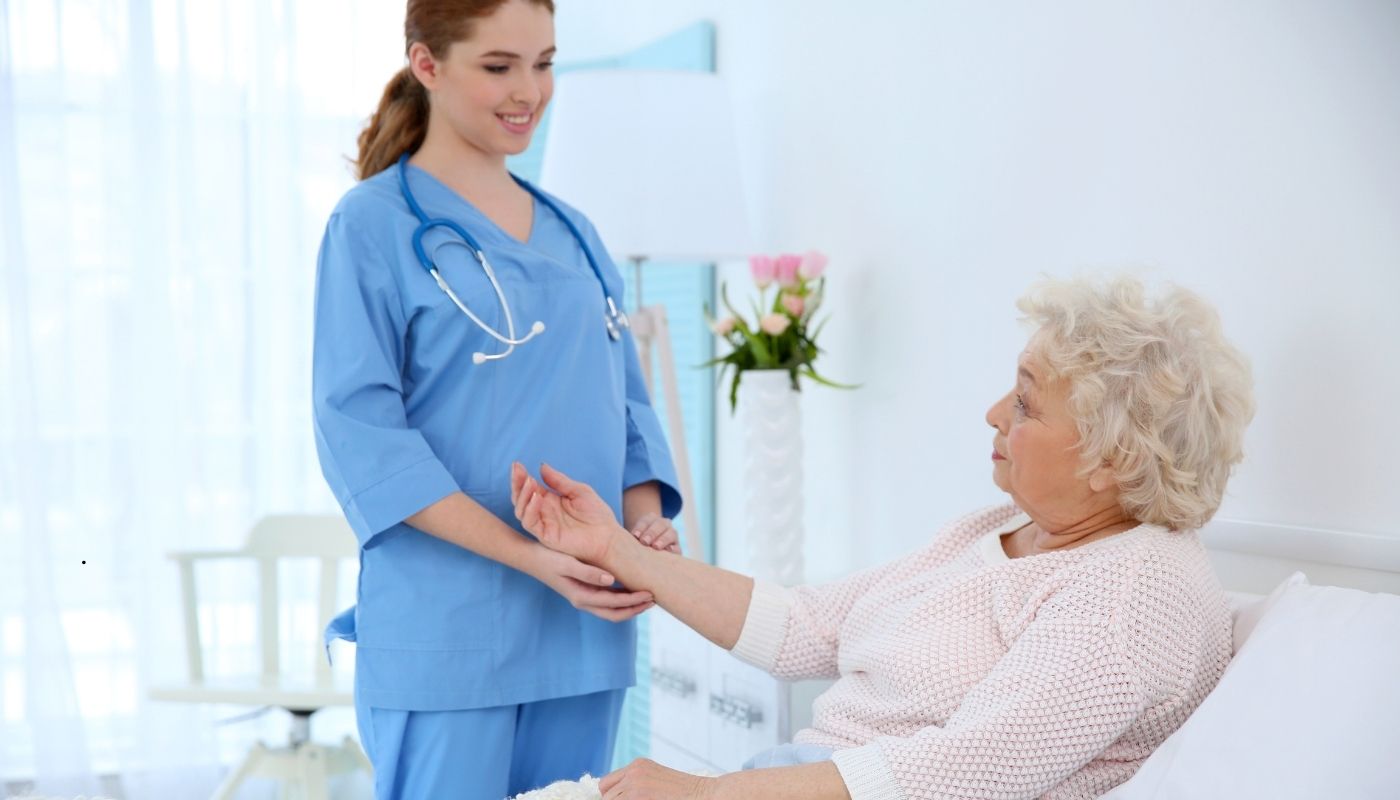 أسباب تميز دار مسنين في حدائق حلوان – رعاية متكاملة لكبار السن طاقم طبي وممرضين يقدمون رعاية شاملة لكبار السن داخل دار مسنين في حدائق حلوان، مع مراعاة الراحة والأمان