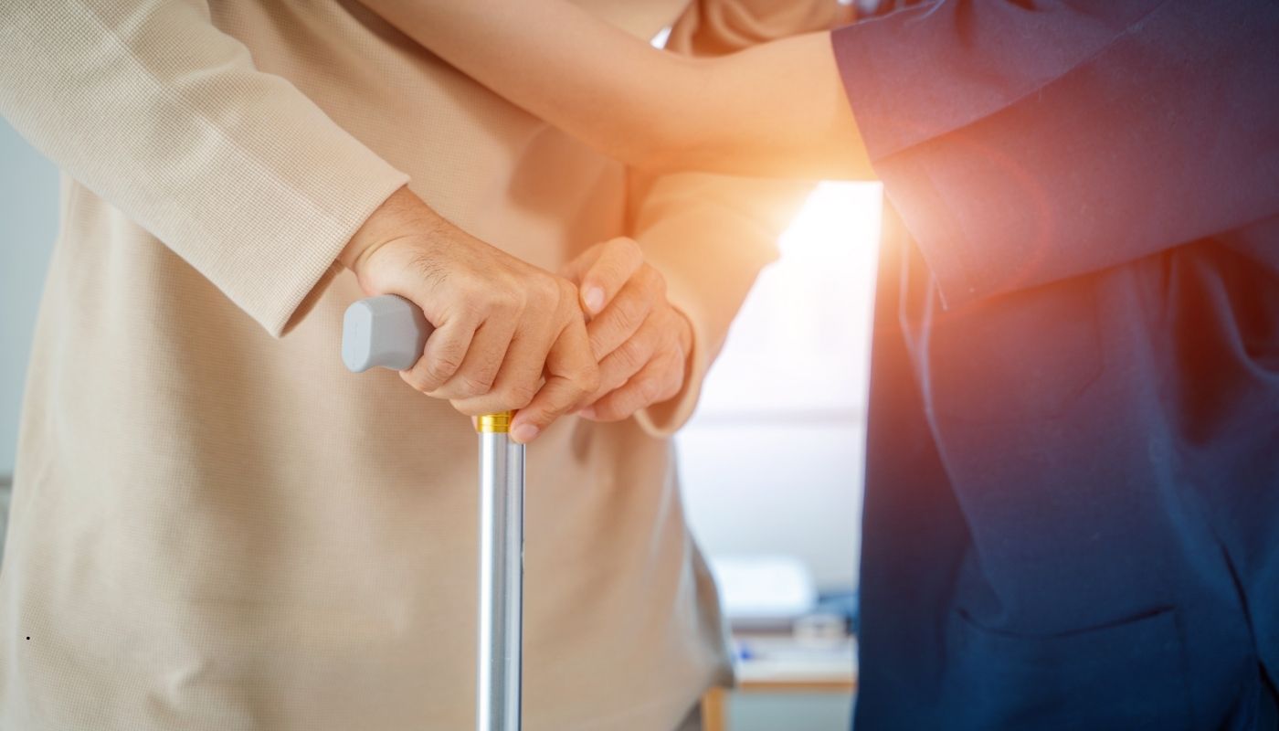 رعاية يومية متقدمة لكبار السن في دار مسنين بالقاهرة تشمل إشراف طبي وتمريضي ودعم نفسي واجتماعي متكامل.