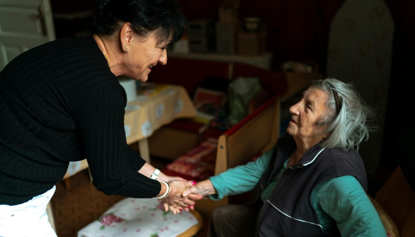 كبار السن يتلقون رعاية يومية متقدمة في بيئة آمنة وداعمة